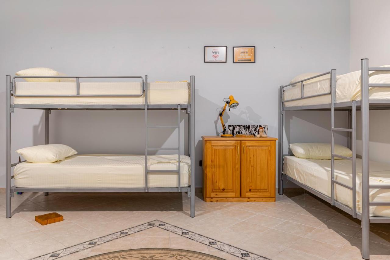 Hostel Nena Semi Tirana Bagian luar foto