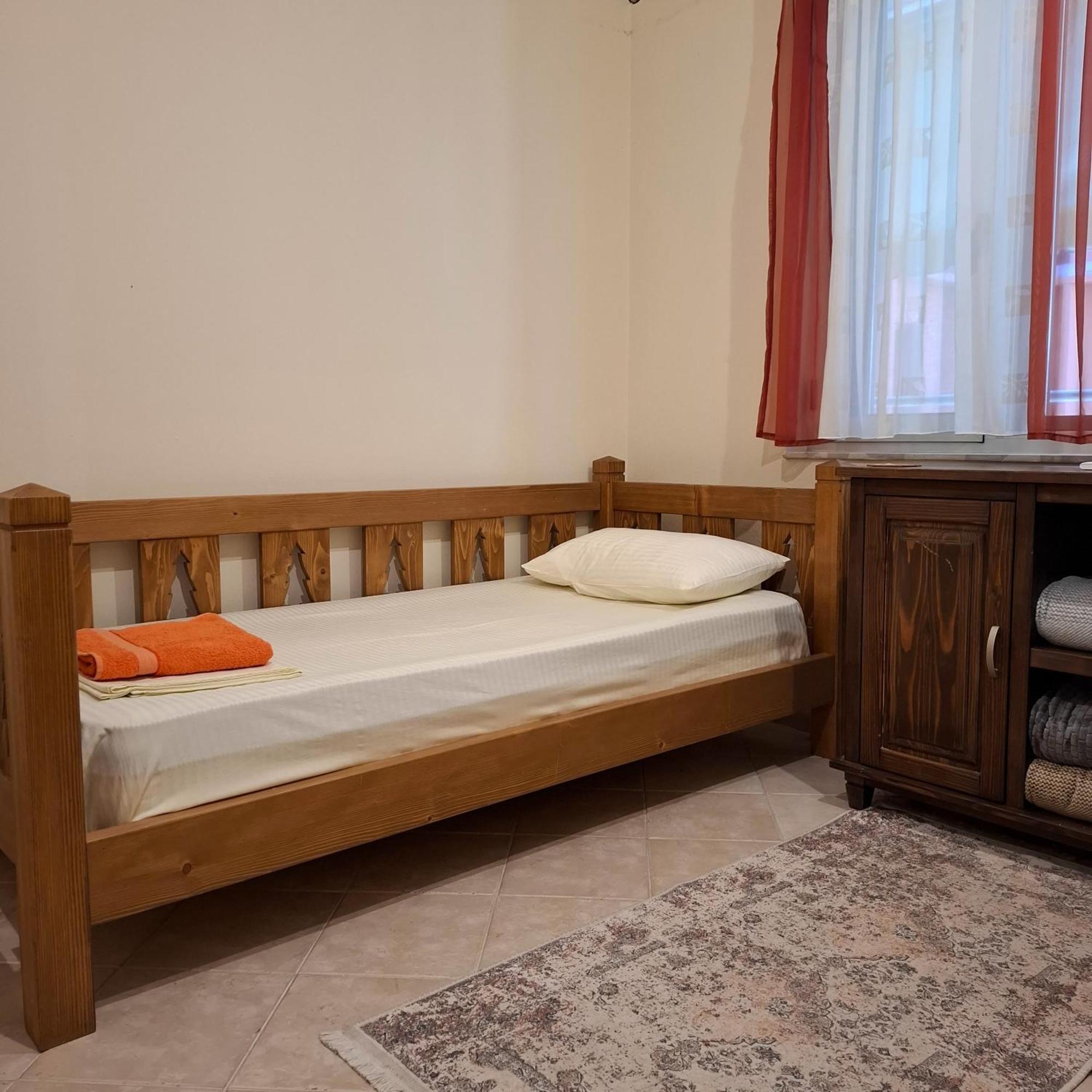 Hostel Nena Semi Tirana Bagian luar foto
